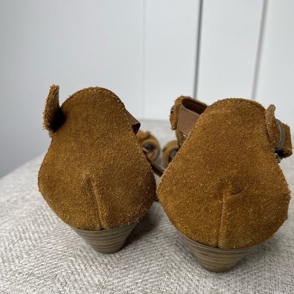 Minnetonka Moccasin Sandals Suede Tassel Fringe Women’s Size 7 BOHO - Picture 4 of 5